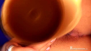 am greșit și am lăsat-o pe Giselle să sugă dildo-ul meu mare până pizda ei era plină de spermă