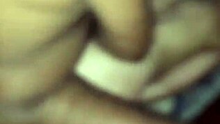 Nevasta savurează grup futere la petrecere filmată de soț