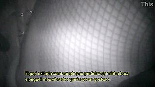 Kjæresten rister av og knuller velutstyrt svart fyr i gloryhole. Hva synes du?