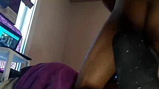 أشاهد هذه الميليف الأمريكية الأفريقية الهواة منحنية تأخذ ضربات خلفية دوجي