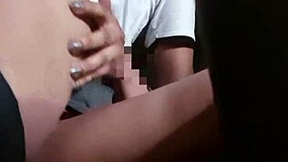 Scandalo Pinay Coppia Scopa Forte in Auto Durante Sessione Pubblica all'Aperto