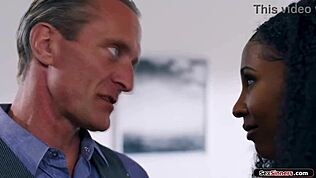 Onnekas kaveri nussuu kuumaa mustaa narttua rakastajien kanssa tänä yönä 😍