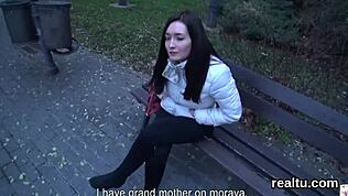 Чешка нимфоманка съблазнена в мола за POV свирка