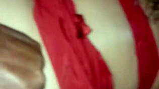 V temični sobi se Gostosa BBW prepusti intenzivni analni igri, njene debele obline skačejo med globokim assfuckingom dominantnega partnerja.