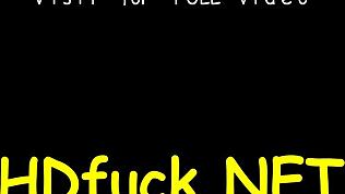 Jeune Russe 18+ séduisante prend une bite épaisse profond dans son trou serré