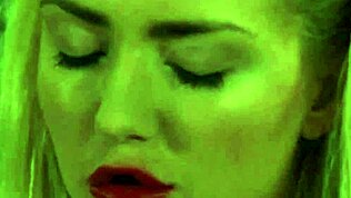 Λεσβιακή Σκλάβα Λυγισμένη και Δεμένη, Τιμωρείται από Αμείλικτη Κυρία με Μαστίγιο και Κυριαρχία