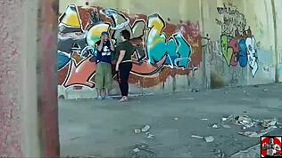 نيك ومص في الشارع مع كلاوديا ماري. منحنياتها تلمع برا.