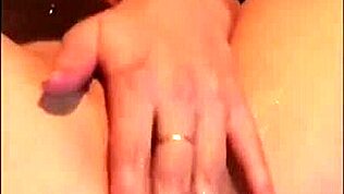 Θες να δεις να παίρνω δάχτυλα στο υγρό μου μουνί με δονητή; homemade μαλακία compilation με toys και ερασιτέχνες