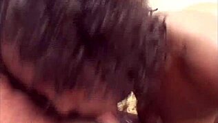 Černý coury si vyměňujou sperma po hlubokým foukání končí facials