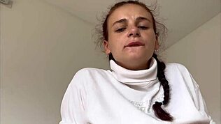 Büyük göbekli hamile kız üvey babasının sikini sert bindiriyor. Bu vahşi aksiyona dayanabilir misin?