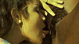 बोल्ड विंटेज औरतों की कामुक कहानियां खुलीं