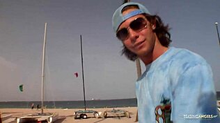 Tessa Taylor flörtle sakso, parmak ve am sikmeye geçti