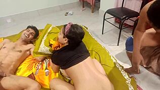 Kaksi poikaystävää panee söpöä bangali-college-tyttöä villissä intialaisessa xxx-toiminnassa.