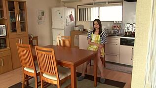 ว้าว สาวญี่ปุ่นโดนเลียหีก่อนก้มให้เย็ดหนักๆ!