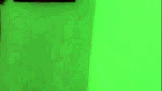 Bătrânul cuckold stă și se uită cum nevasta e futută de pulă neagră uriașă