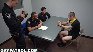 게이 포주 잡힘, 그의 에보니 창녀들 검은 경찰 유니폼 입고 거친 박음