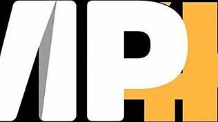 Wow! Dve lesbičky v pančuchách si lížu pičky pred hrou s dildom v horúcej scéne!