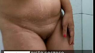 एस्पोसा एलाइन्स की एडु के साथ बाथरूम में कामुक शावर