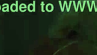 الزوج يشارك زوجته في ثلاثي جامح MFM!