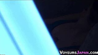 日本美女偷拍自慰，独自high翻天