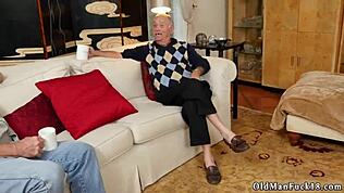 Vauvanhoitaja talon isä paukuttaa nuorta naista villissä toiminnassa