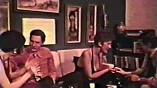 Vintage Dark London organizza una festa di scambio mogli selvaggia