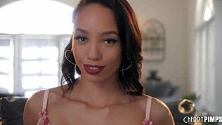 Ebony csaj Alexis Tae maszturbál puncival!