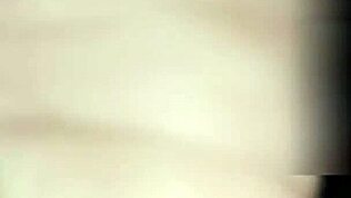 مورينا مؤخرة كبيرة تقبل زب الجار. وااو!