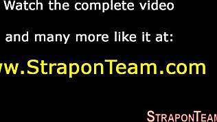 Yo, har denne blindfoldede asiatiske subben under kontroll med strapon, total dominans fetish! 😈