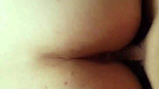 Waarom schoonmaakt mijn stiefzus terwijl ik haar hard neem?