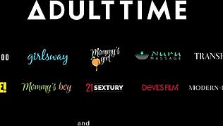 Ей, виж тази гърдаста транс Brittney Kade! Колко дълбоко може да поеме голям кур?