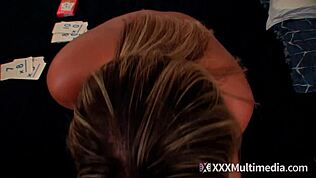 Macocha Nikki Brooks uczy i rżnie syna w dzikiej akcji sypialnianej. Jej naturalne cycki podskakują przy każdym pchnięciu.