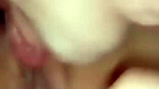 Mož, polizaj mojo dlakavo pičko zdaj?