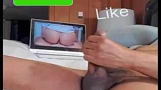 Voi hemmetti, mä sotken, mä runkkailen hieronnan aikana tälle kuuma perselle! En voi enää lopettaa.