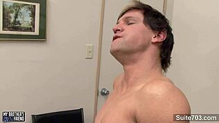 شوف هالرجالة الليث ينيكون في المكتب؟