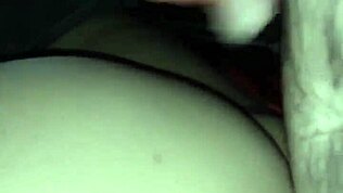 Свършвам на дупето на моята малка азиатска курва