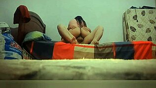 Tvrdý anál krásné pastorky v reálném domácím sexu!