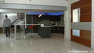 Nor jeb, Alexis Monroe ujeta pri drkanju in trdo pojebana v doggystyle