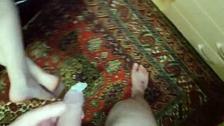 ماريش تاخذه عميق في فتحاتها الضيقة