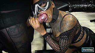 Kinky kurva královna dominuje s extrémním fetiš BDSM a deepthroat