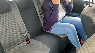 Hei, se meg gni fitta og rumpa i denne Uber-bilen