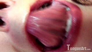 Franceska se fait lécher sa chatte européenne sous ma langue