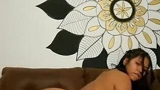 若い18+ラティーナカップルが濃厚セックスで激しい潮吹き連発！