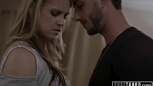 Уау, гаджето бута приятелката си да съблазни мащехата за дива тройка