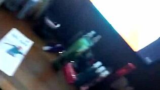 큰 가슴 베이비 딥스로트 하려고 하는데 너무 깊어서 못 견뎌