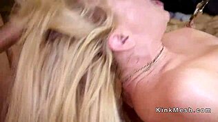 Cara fista e fode noiva em ménage selvagem