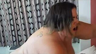 SSBBW cu tate și cur mari aplecată pentru pulă monstruoasă