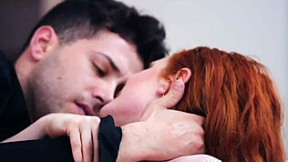 Cewek Seksi Ella Hughes Naik Kontol Gede Cowok Muda buat Cum Intens