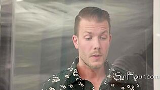 Schon mal das Gloryhole vom Nachbarn ausprobiert? Das ist der Wahnsinn!