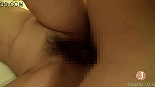 湿润亚洲美女传教士和后入式用力操阴户，她渴望每一次深插